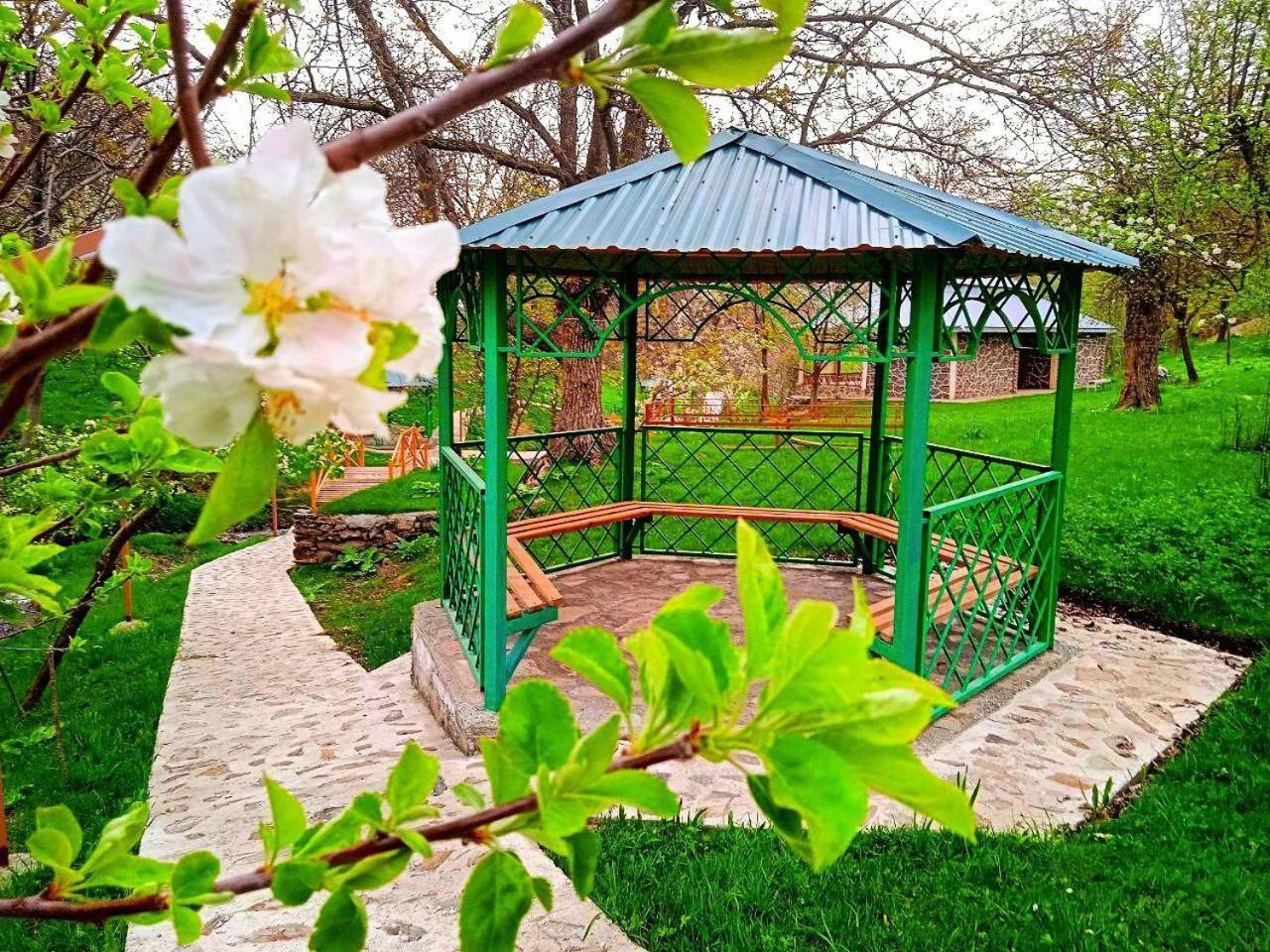 Yukary-Ukhum Hayat Guesthouse Nuratau Mountain מראה חיצוני תמונה