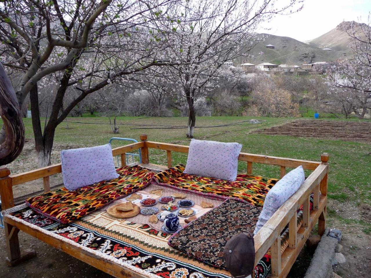 Yukary-Ukhum Hayat Guesthouse Nuratau Mountain מראה חיצוני תמונה
