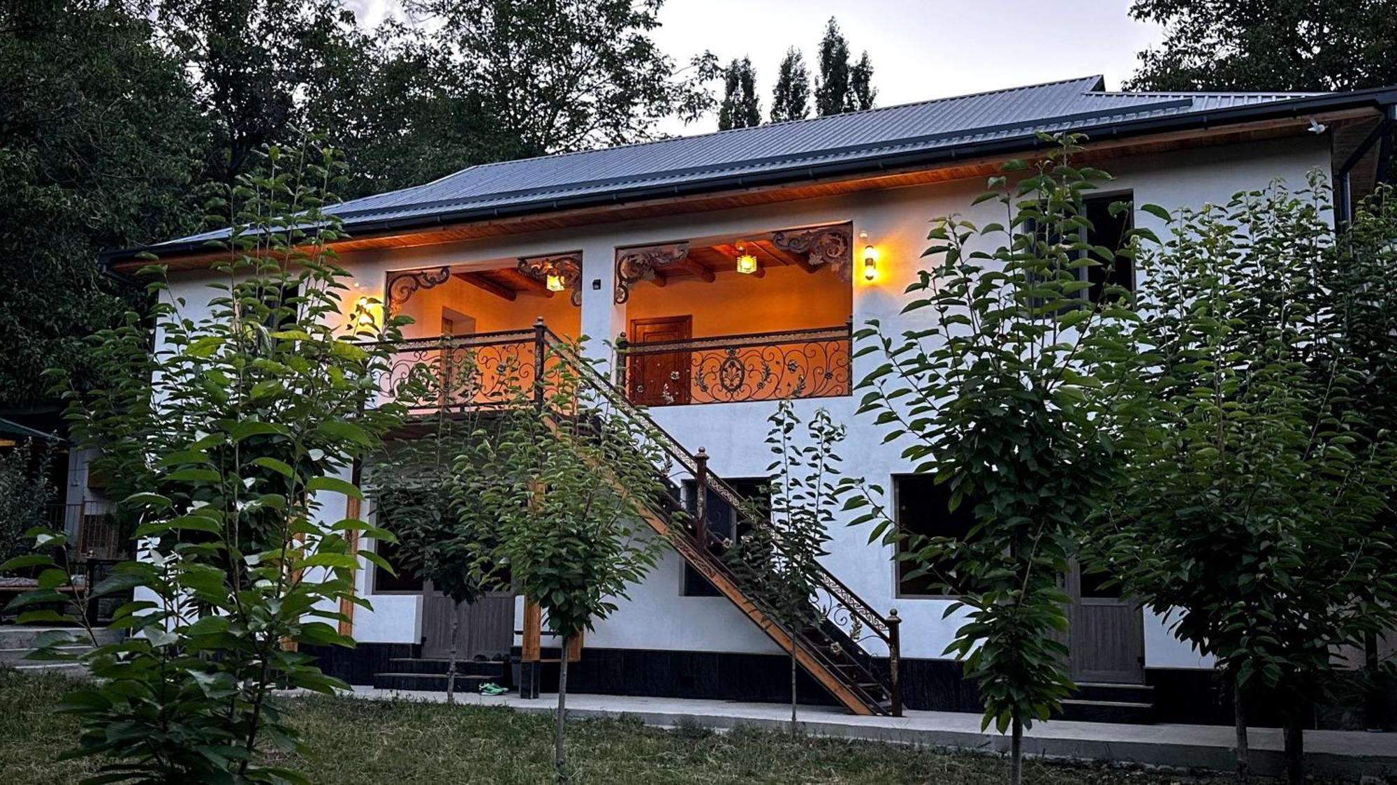 Yukary-Ukhum Hayat Guesthouse Nuratau Mountain מראה חיצוני תמונה