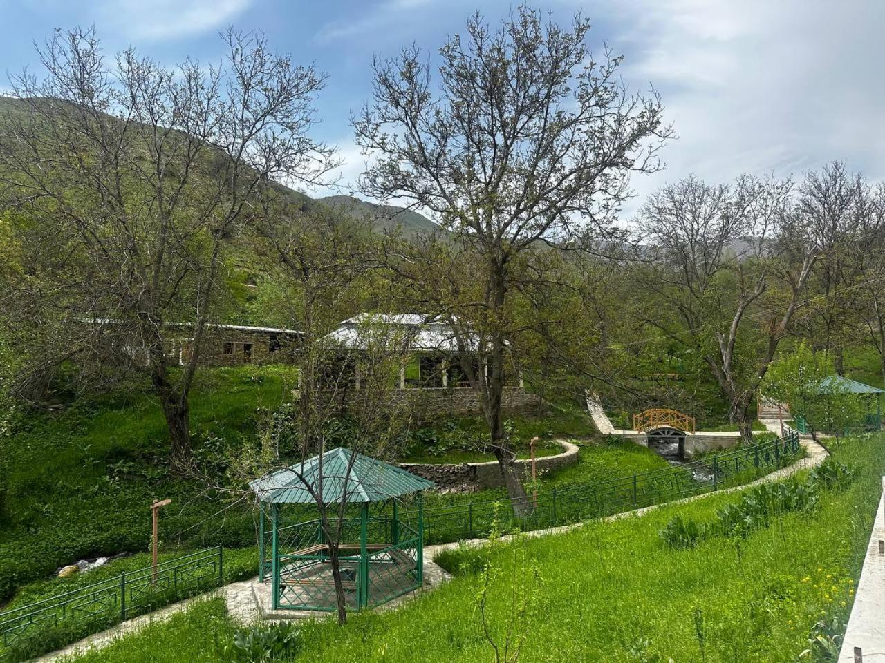 Yukary-Ukhum Hayat Guesthouse Nuratau Mountain מראה חיצוני תמונה